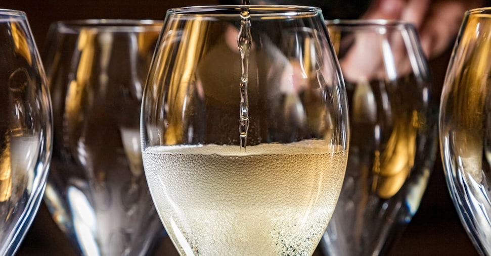 Bollicine toscane? Ora anche la patria dei vini rossi scommette sugli spumanti Igt