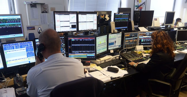 Sala contrattazioni   broker  (Imagoeconomica)
