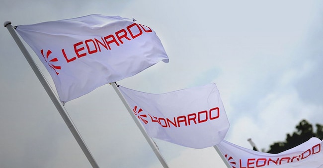 Leonardo, le bandiere con il logo  - Imagoeconomica