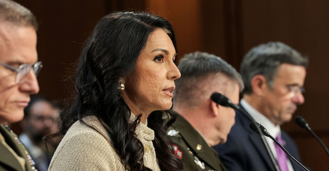 La direttrice dell'intelligence nazionale (DNI) Tulsi Gabbard pronuncia il discorso di apertura durante un'audizione della Commissione intelligence del Senato a Capitol Hill, Washington, D.C., Stati Uniti, il 18 marzo 2026. REUTERS/Jonathan Ernst/Foto d'archivio REUTERS