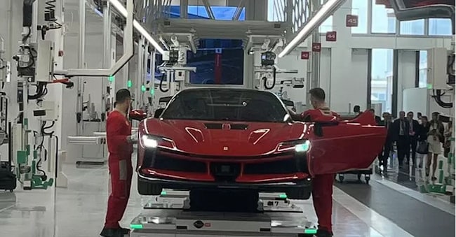 Ferrari sospende temporaneamente le consegne in Medio Oriente a causa della guerra in Iran ANSA