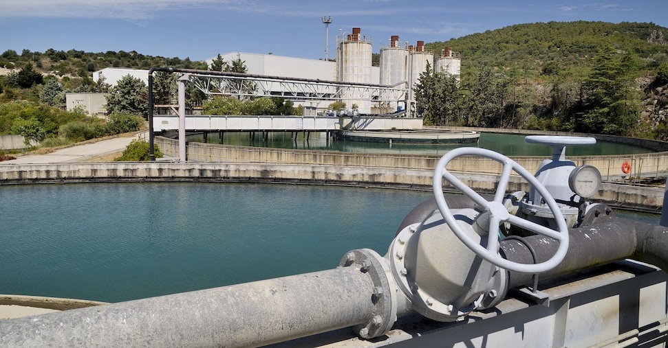 Acqua: gli investimenti salgono a 90 euro per abitante. Ma resta il nodo delle gestioni in economia