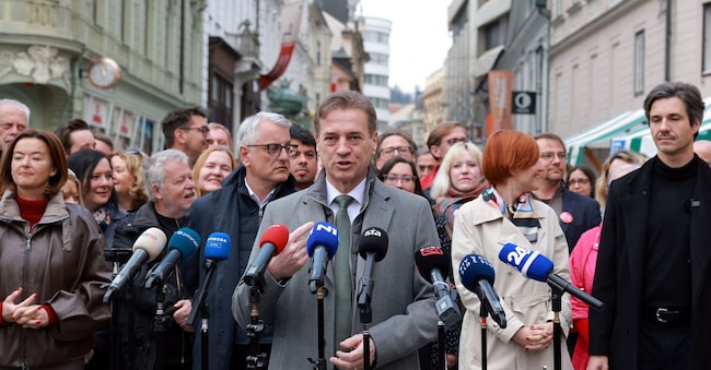 Il premier uscente e leader progressista, Robert Golob, a Lubiana durante un comizio elettorale REUTERS