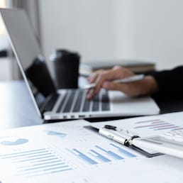 Accounting businessmen are calculating income-expenditure and analyzing real estate investment data, Financial and tax systems concept. Puwasit Inyavileart - stock.adobe.com