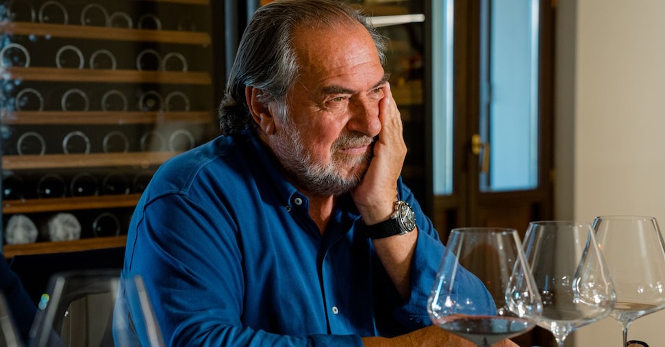 È morto a 78 anni il famoso enologo francese Michel Rolland È morto a 78 anni il famoso enologo francese Michel Rolland