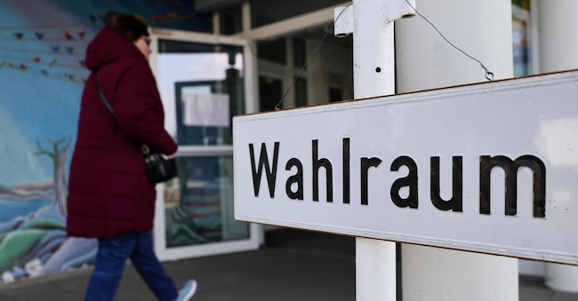  Un cartello che indica un seggio elettorale durante le elezioni regionali in Renania-Palatinato, a Spira, Germania, il 22 marzo 2026. Circa 3,2 milioni di persone hanno diritto di voto alle elezioni regionali in Renania-Palatinato del 22 marzo 2026.  EPA/RONALD WITTEK EPA