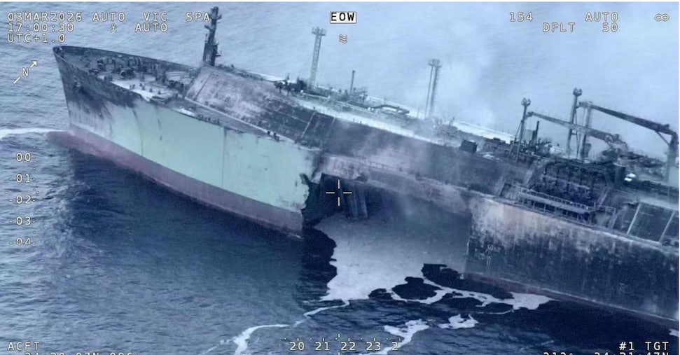 Metaniera alla deriva, predisposto traino in porto libico