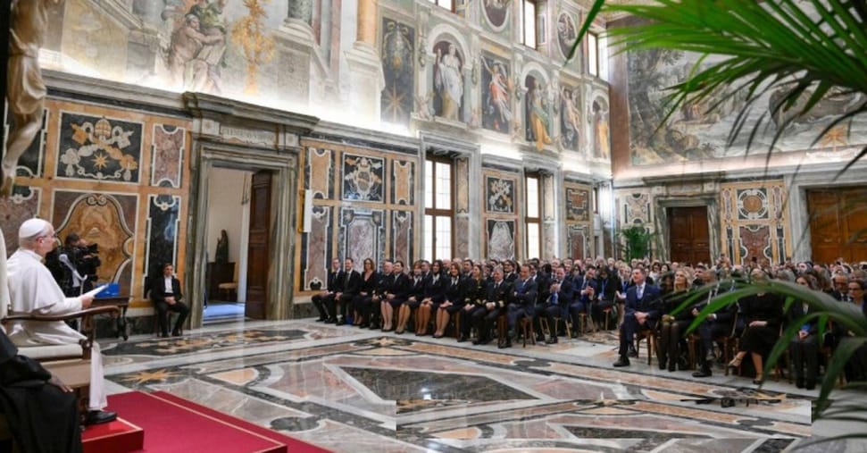 Il Papa: «Si bombarda ancora. Nessuno dovrebbe aver paura che dal cielo arrivi la morte»