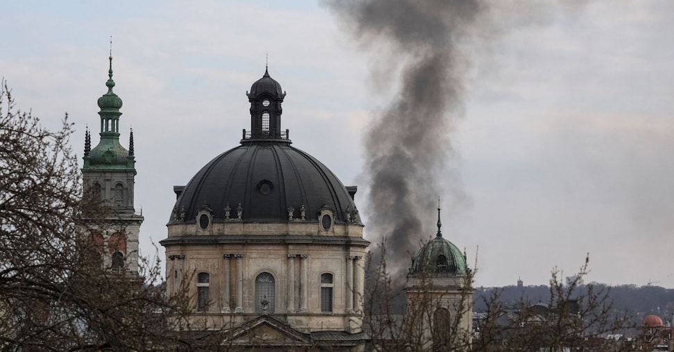 Kiev: «Droni russi colpiscono il centro di Leopoli, danni a sito Unesco»