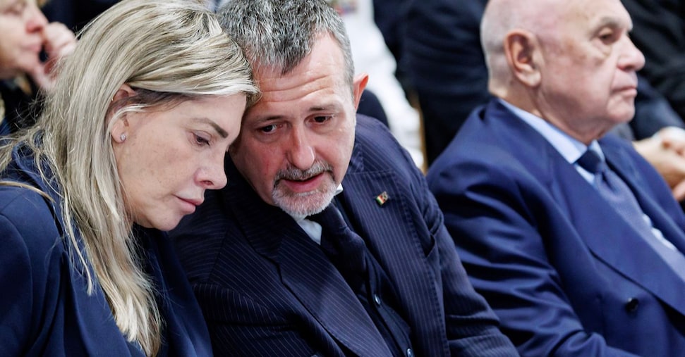 Chi sono Bartolozzi e Delmastro: veleni e guai da Almasri ai Caroccia