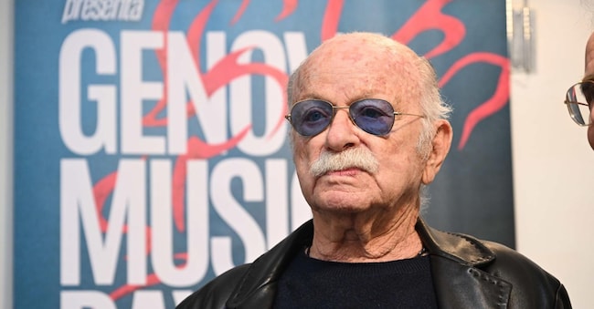Gino Paoli durante la presentazione del suo libro 'Cosa faro' da grande', al teatro di Stradanuova. Genova, 24 ottobre 2024. ANSA/LUCA ZENNARO ANSA