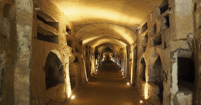 Nelle catacombe di San Gennaro