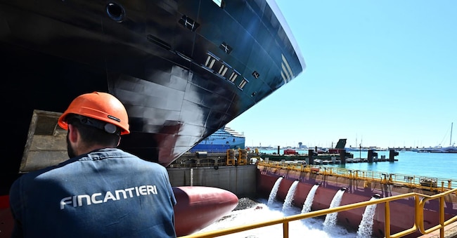 Explora II nel bacino del cantiere di Setri Ponente della Fincantieri, durante la cerimonia del varo. Genova, 06 settembre 2023. ANSA/LUCA ZENNARO ANSA
