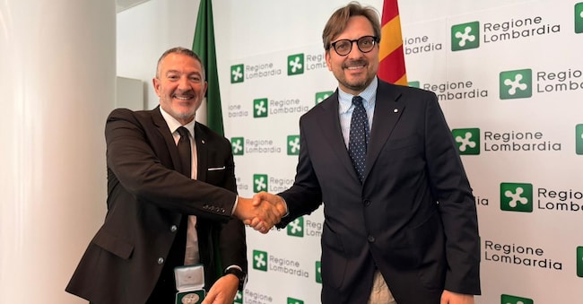 Da sinistra il ministro alle Imprese e al Lavoro della Generalitat de Catalunya, Miquel Sàmper e l’assessore allo Sviluppo economico della Regione Lombardia, Guido Guidesi