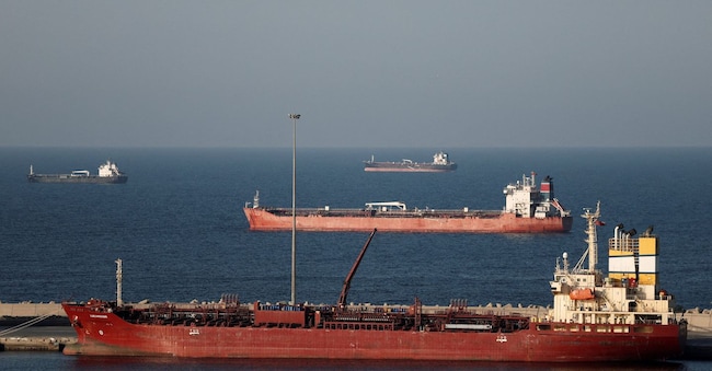 FILE PHOTO:  REUTERS
