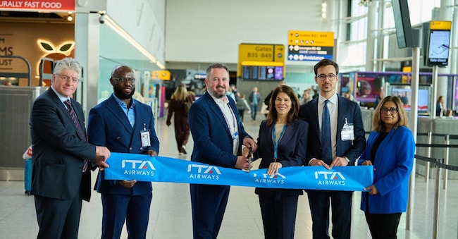 Il taglio del nastro per l’inaugurazione del primo volo di ITA Airways da Londra Heathrow a Roma Fiumicino ITA Airways