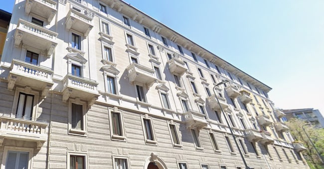 L’esterno dell’immobile in via Barozzi a Milano