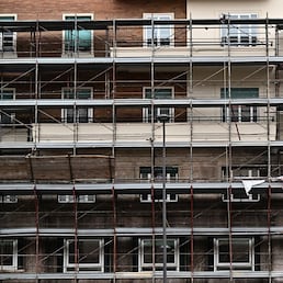 Ponteggi su palazzi per la ristrutturazione delle facciate. Genova, 02 febbraio 2023
ANSA/LUCA ZENNARO ANSA