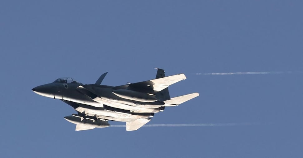 Raid di droni iraniani, aeroporto di Kuwait City in fiamme Raid di droni iraniani, aeroporto di Kuwait City in fiamme