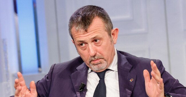 Il sottosegretario alla Giustizia Andrea Delmastro Delle Vedove ospite della trasmissione televisiva di RAI 1 'Porta a porta' condotta da Bruno Vespa, Roma, 22 Ottobre 2024. ANSA/GIUSEPPE LAMI ANSA