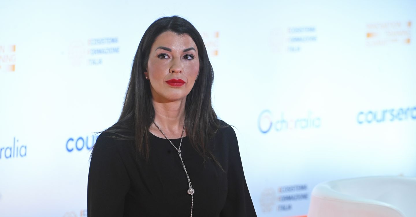 «Relazione con Piantedosi», il caso di Claudia Conte. L’opposizione: il ministro chiarisca