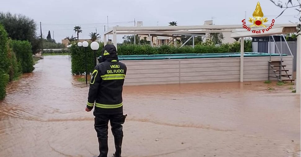 maltempo nel foggiano soccorsi 50 automobilisti e 40 residenti in masseria