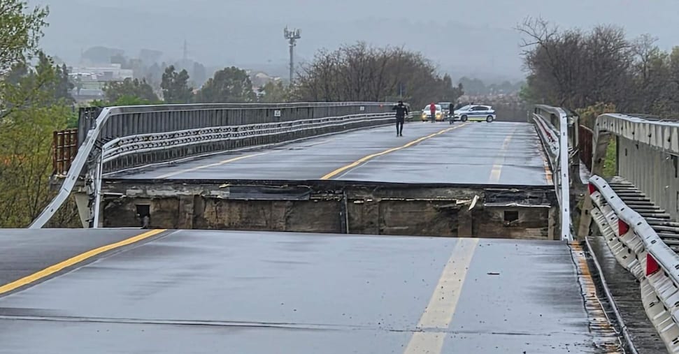 Maltempo, crolla ponte sul Trigno. Nel Piceno 90 persone isolate per frana