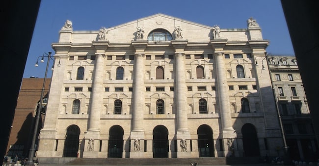 PIAZZA AFFARI MILANO PALAZZO DELLA BORSA ESTERNI VALORI IMAGOECONOMICA
