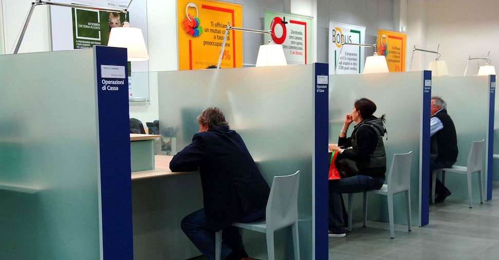 Bancari, i sindacati chiedono 518 euro di aumento e le 35 ore settimanali