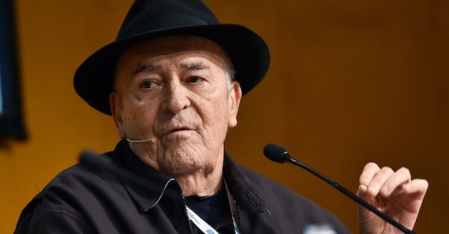 Il regista Bernardo Bertolucci (Ansa)