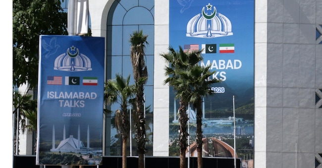 epa12900259 La sede dove doveva svolgersi il secondo round di colloqui di pace tra Stati Uniti e Iran a Islamabad, Pakistan, il 19 aprile 2026, poi revocati. I EPA/SOHAIL SHAHZAD EPA