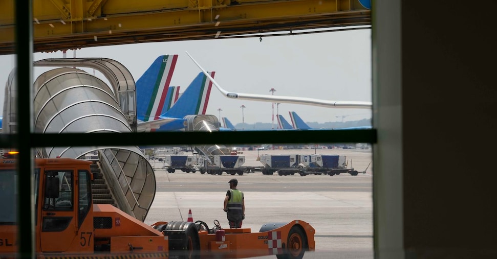 Carburanti, restrizioni negli aeroporti di Bologna, Milano Linate, Treviso e Venezia Carburanti, restrizioni negli aeroporti di Bologna, Milano Linate, Treviso e Venezia