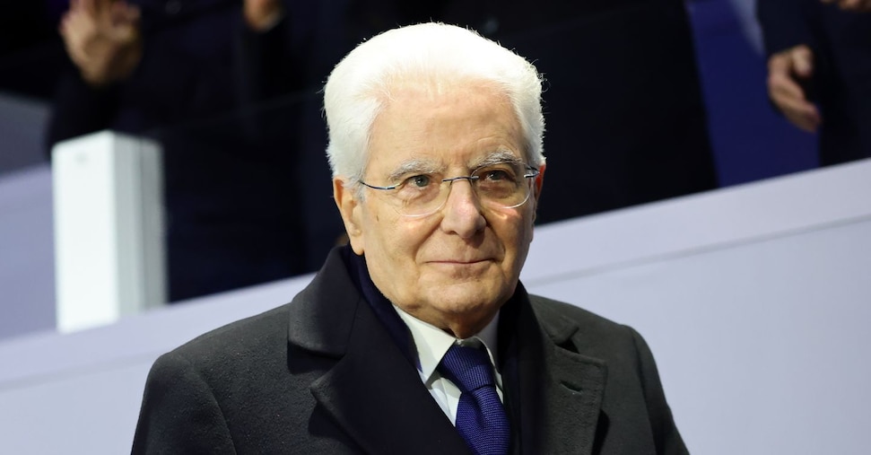 Mattarella e gli auguri al Papa: «Tempi complessi, si recuperi dialogo»