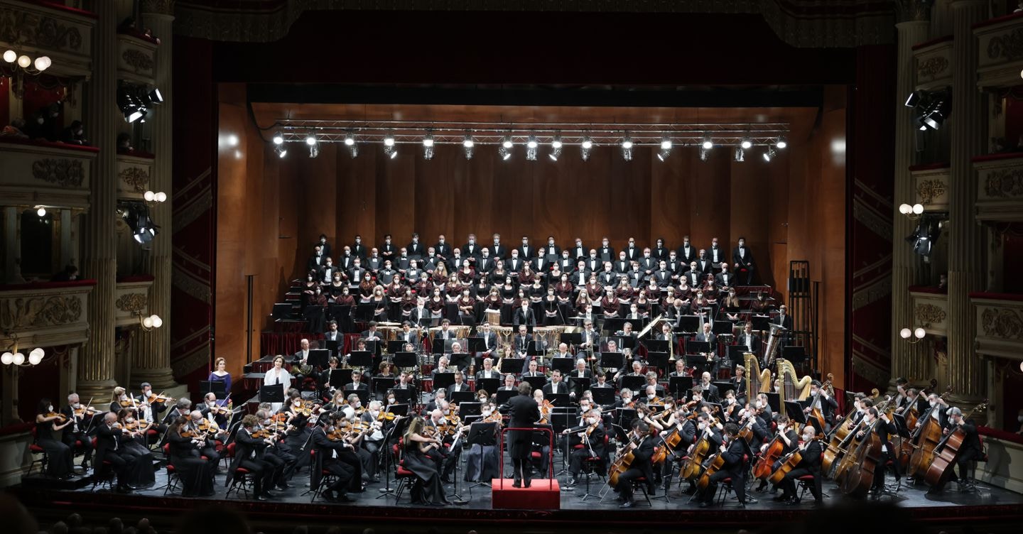 https://i2.res.24o.it/images2010/S24/Documenti/2026/04/07/Immagini/Ritagli/Scala%20Orchestra%20e%20Coro%20ph%20Brescia%20e%20Amisano%20%20Teatro%20alla%20Scala-U36600315535FII-1440x752@IlSole24Ore-Web.JPG