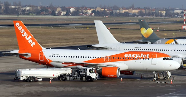 Foto IPP/ImagoStock/Sabine Brose/Sorge aeroporto aereo di linea rifornimento carburante jet fuel - Cherosene per aerei compagnia aerea Easy Jet   -  Italy Photo Press - Carburante a rischio per i voli, scattano le prime limitazioni 16878