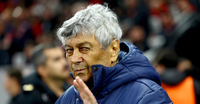 epa12851758 Romania head coach Mircea Lucescu looks on before the FIFA World Cup 2026 European playoff between Turkey and Romania in Istanbul, Turkey, 26 March 2026.  EPA/TOLGA BOZOGLU EPA