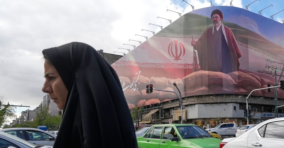 Media: Mojtaba Khamenei ricoverato a Qom in gravi condizioni Media: Mojtaba Khamenei ricoverato a Qom in gravi condizioni