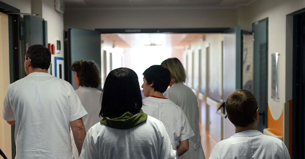 Medici di famiglia al lavoro fino a 72 anni: arriva la proroga al 2027 nel Dl Pnrr