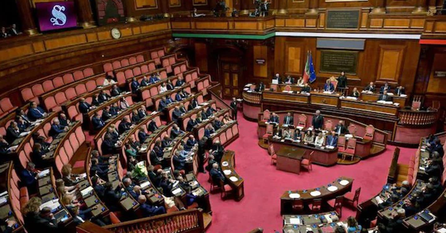 https://i2.res.24o.it/images2010/S24/Documenti/2026/04/09/Immagini/Ritagli/aula-senato-ansa-U74862467314uTU-1440x752@IlSole24Ore-Web.jpeg
