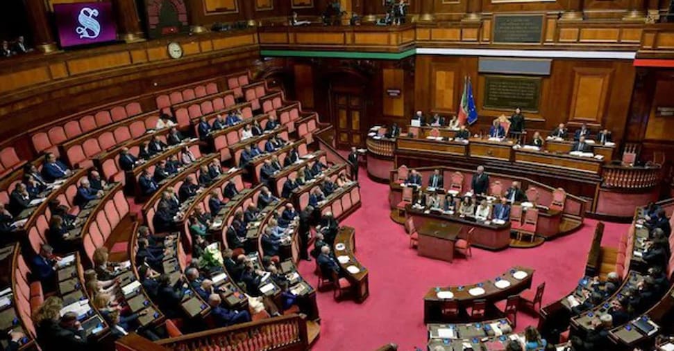 Via libera del Senato al decreto bollette: è legge. Dai bonus al telemarketing, tutte le novità