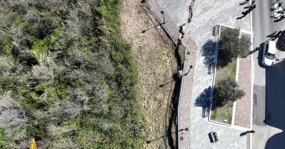 Frana in Molise, riaperto tratto dell’autostrada A14. Oggi il governo vara i primi interventi Frana in Molise, riaperto tratto dell’autostrada A14. Oggi il governo vara i primi interventi
