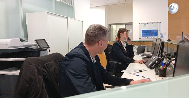 Al lavoro. Operatori della Cooperativa Orso Blu di Biella