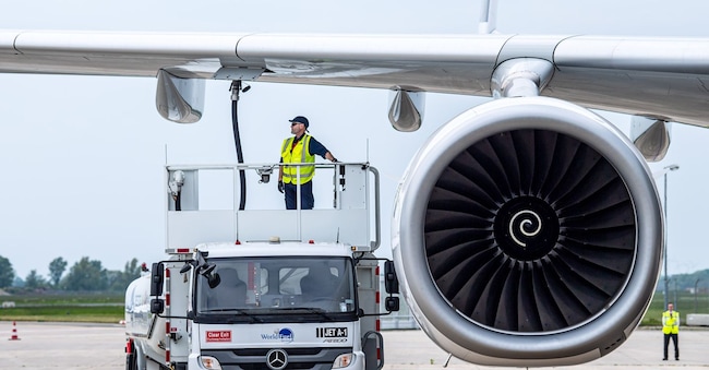 Foto IPP/Sina Schuldt/dpa via ZUMA Press
aeroporto aereo di linea rifornimento carburante jet fuel - Cherosene per aerei
 - WARNING AVAILABLE ONLY FOR ITALIAN MARKET - Italy Photo Press - Carburante a rischio per i voli, scattano le prime limitazioni 16878