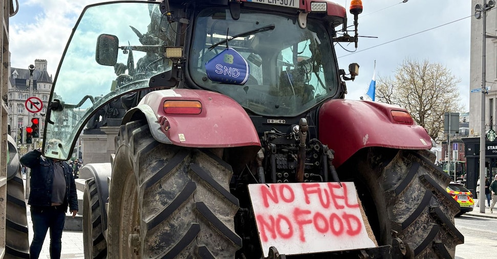 Crisi carburante in Irlanda: proteste bloccano città e autostrade per l’aumento dei prezzi