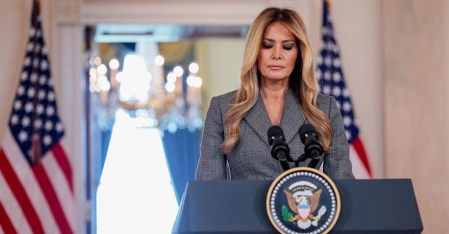 Melania Trump è intervenuta dalla casa Bianca per difendersi sullo scandalo del finanziere pedofilo Jeffrey Epstein REUTERS