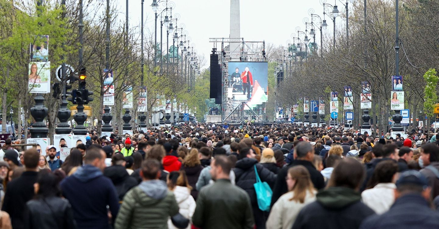 La Gen Z di Budapest al maxi-concerto  contro Orban, aspettando le elezioni