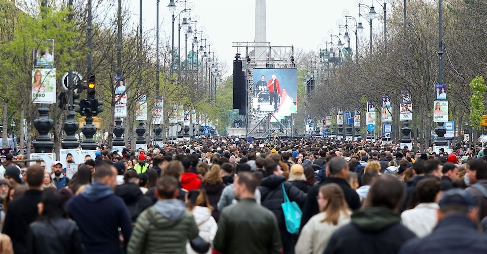 La Gen Z di Budapest al maxi-concerto  contro Orban, aspettando le elezioni