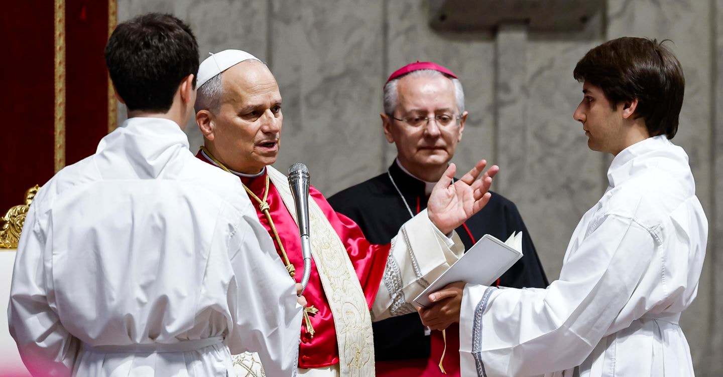 Il grido del Papa alla veglia per la pace: «Nel regno di Dio nè spada nè drone»