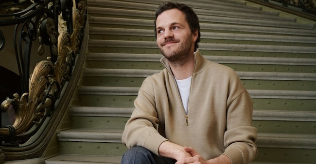 Il direttore artistico di Chanel, Matthieu Blazy, al Grand Palais di Parigi, dove sfila la maison. ©Indigo Lewin