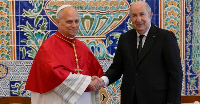 Papa Leone XIV durante la visita di cortesia al Presidente della Repubblica algerina, Abdelmadjid Tebboune, al Palazzo Presidenziale, Algeri, Algeria, 13 aprile 2026. Papa Leone XIV è in viaggio apostolico in Algeria. ANSA/UFFICIO STAMPA VATICAN MEDIA ANSA